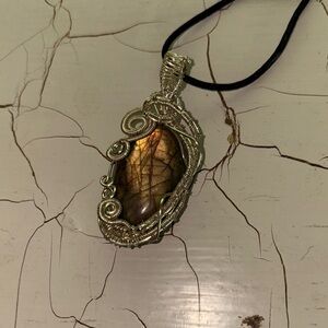 Elegant Wire-Wrapped Labradorite Pendant Necklace